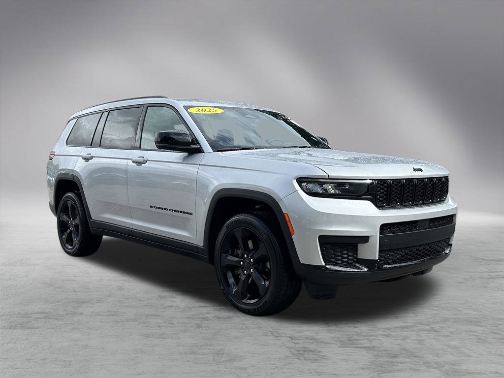 Certified 2025 Jeep Grand Cherokee L Altitude RWD image 3