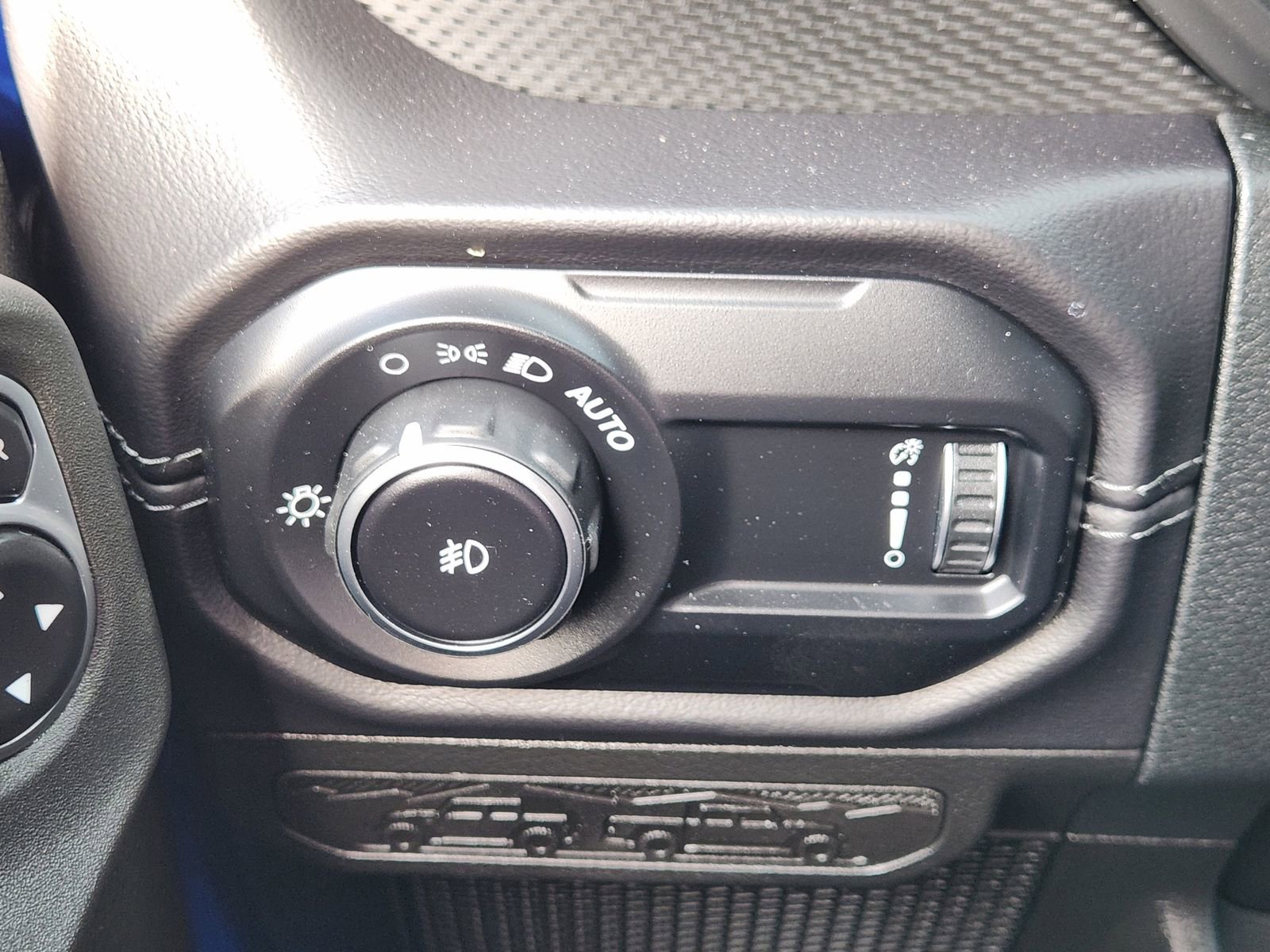 Used 2025 Jeep Wrangler Unlimited Rubicon image 27