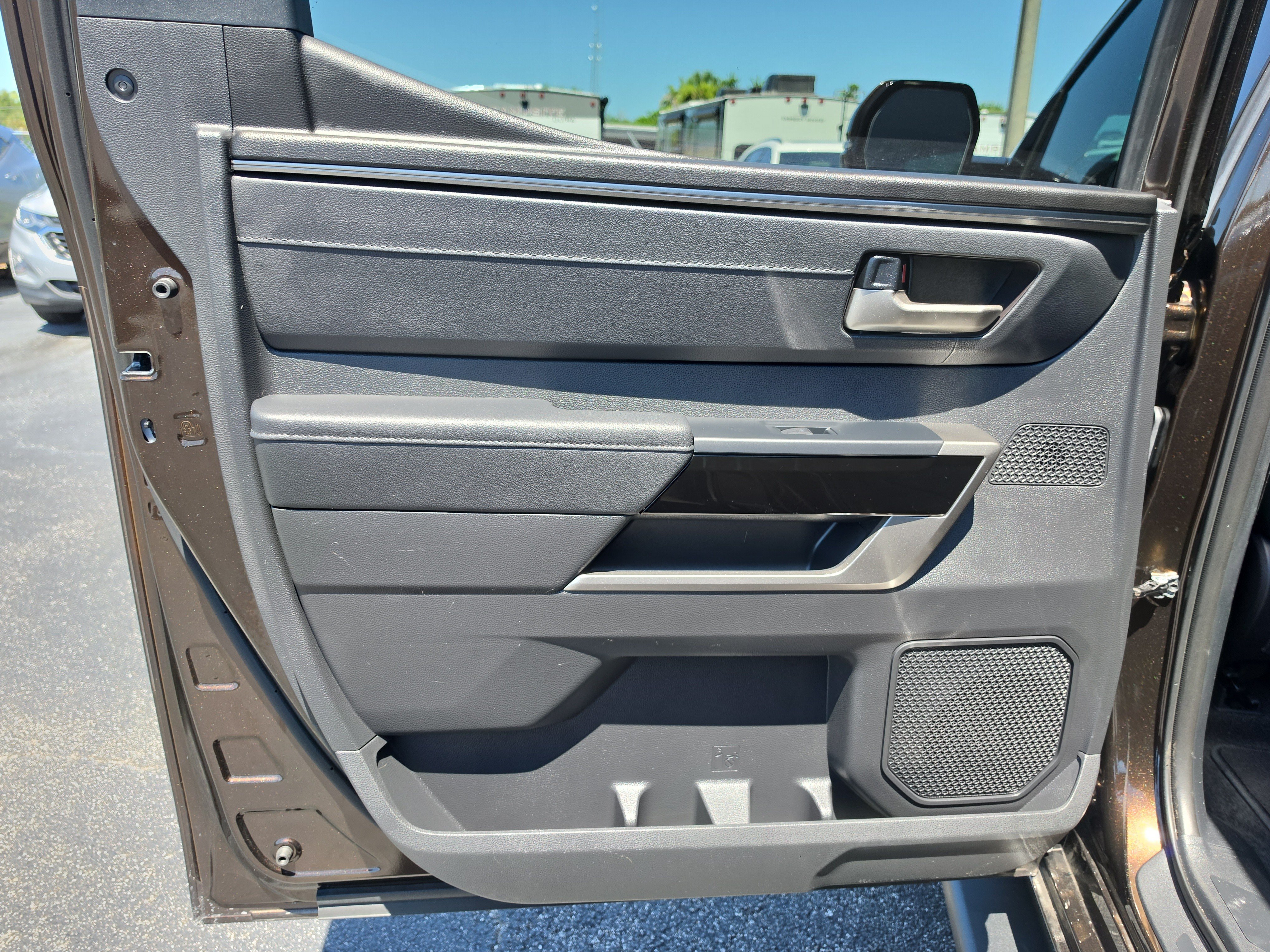 Used 2025 Toyota Tundra Limited AWD/4WD image 13