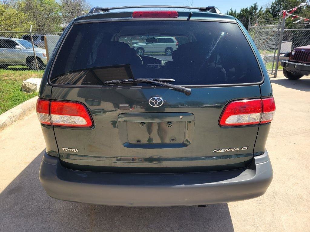 Used 2003 Toyota Sienna CE image 3