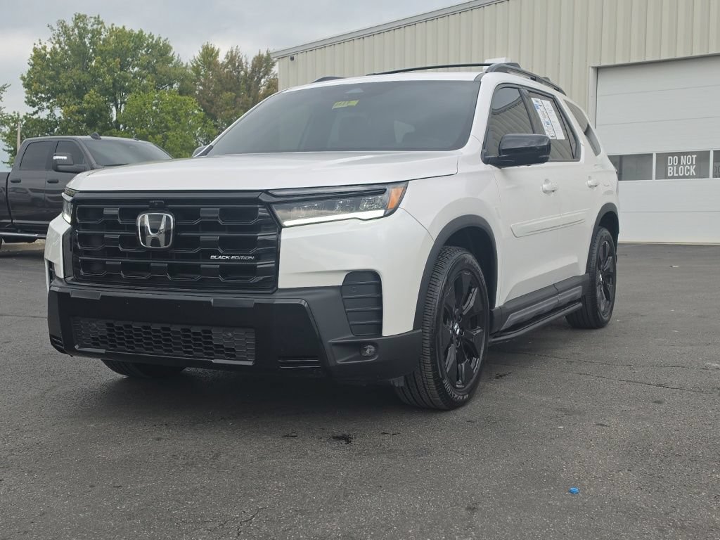 Certified 2026 Honda Pilot Black Edition image 3