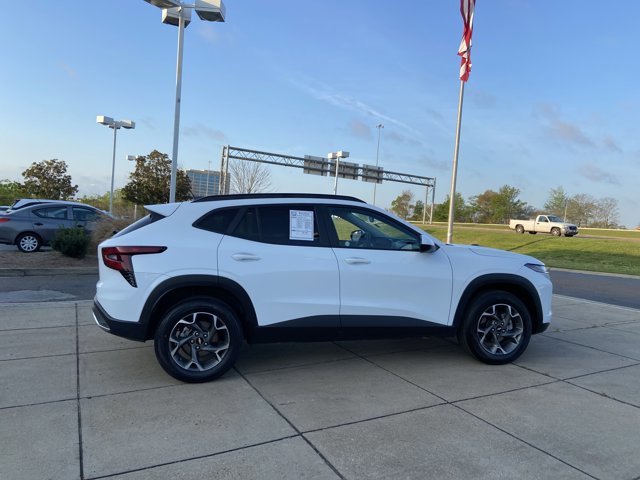 Used 2024 Chevrolet Trax LT image 11