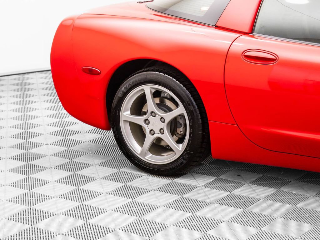 Used 2001 Chevrolet Corvette Coupe w/ Preferred Equipment Group1 image 31