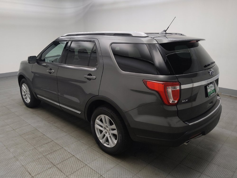 Used 2018 Ford Explorer XLT w/ Equipment Group 202A AWD/4WD image 3