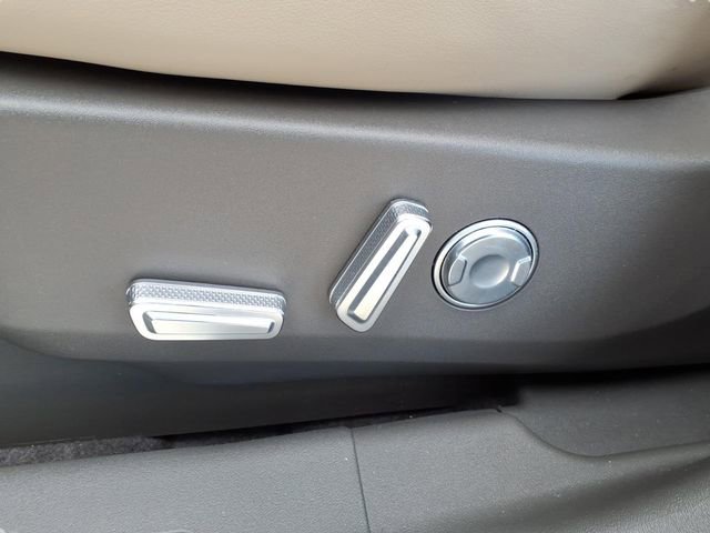 Used 2025 Lincoln Nautilus Premier image 17