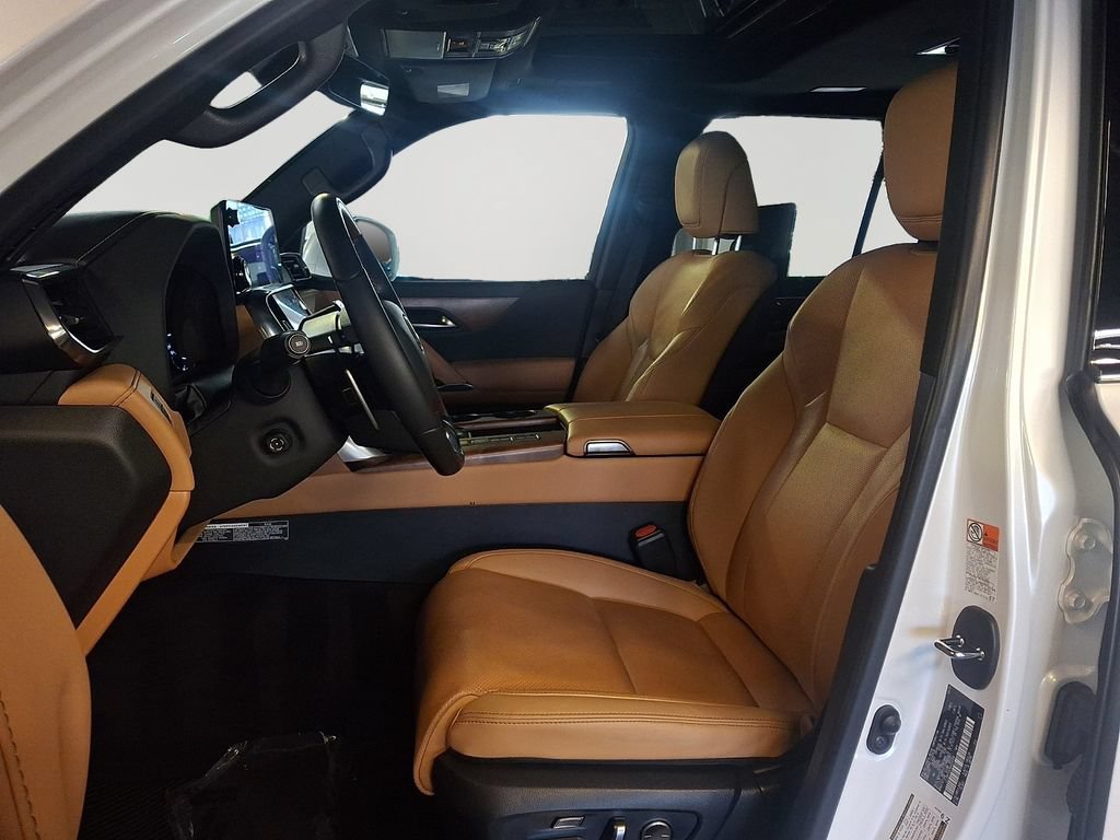 Used 2022 Lexus LX 600 4WD w/ Appearance Package image 13