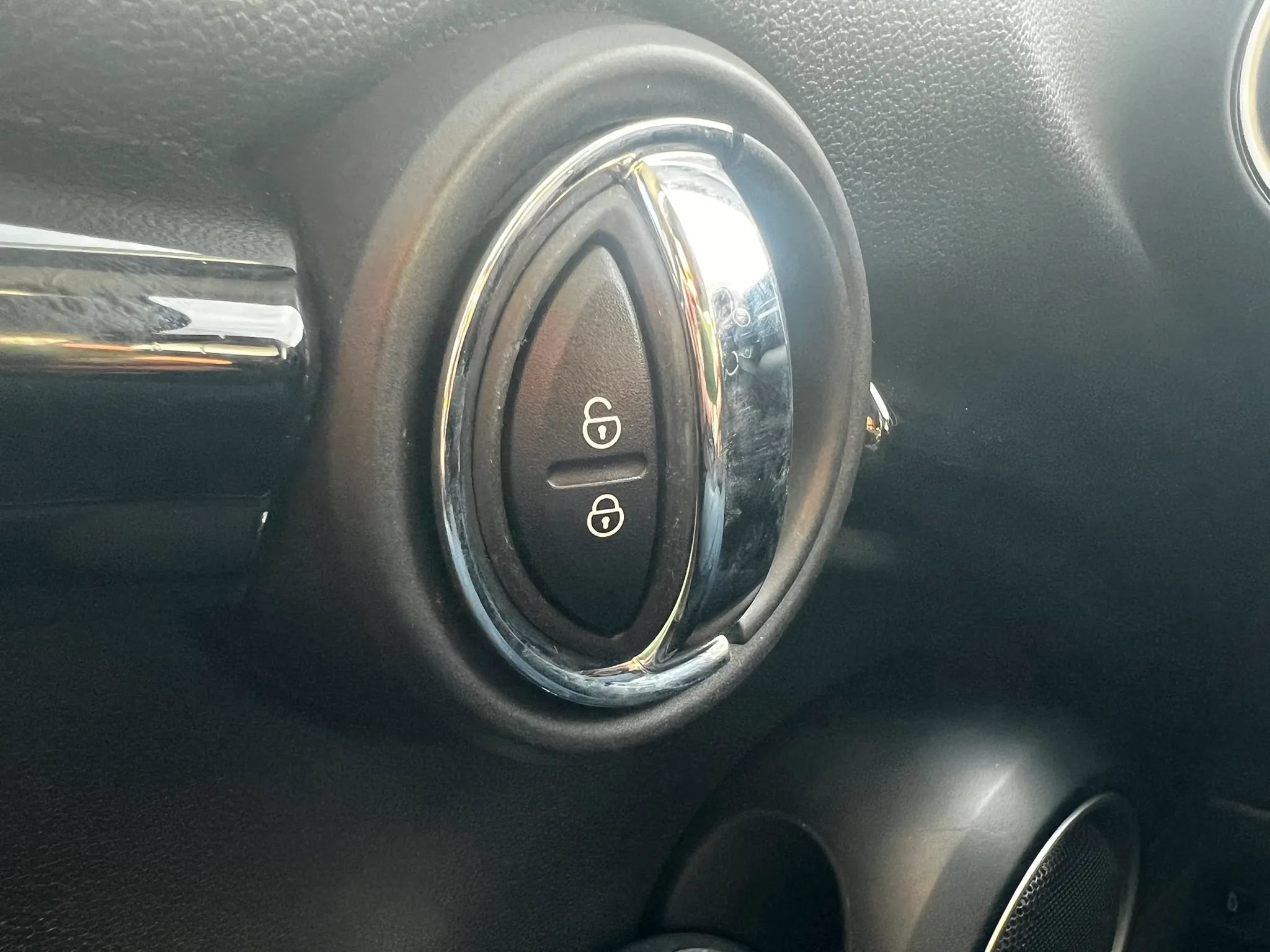 Used 2015 MINI Cooper S w/ Park Assistant Package FWD image 35