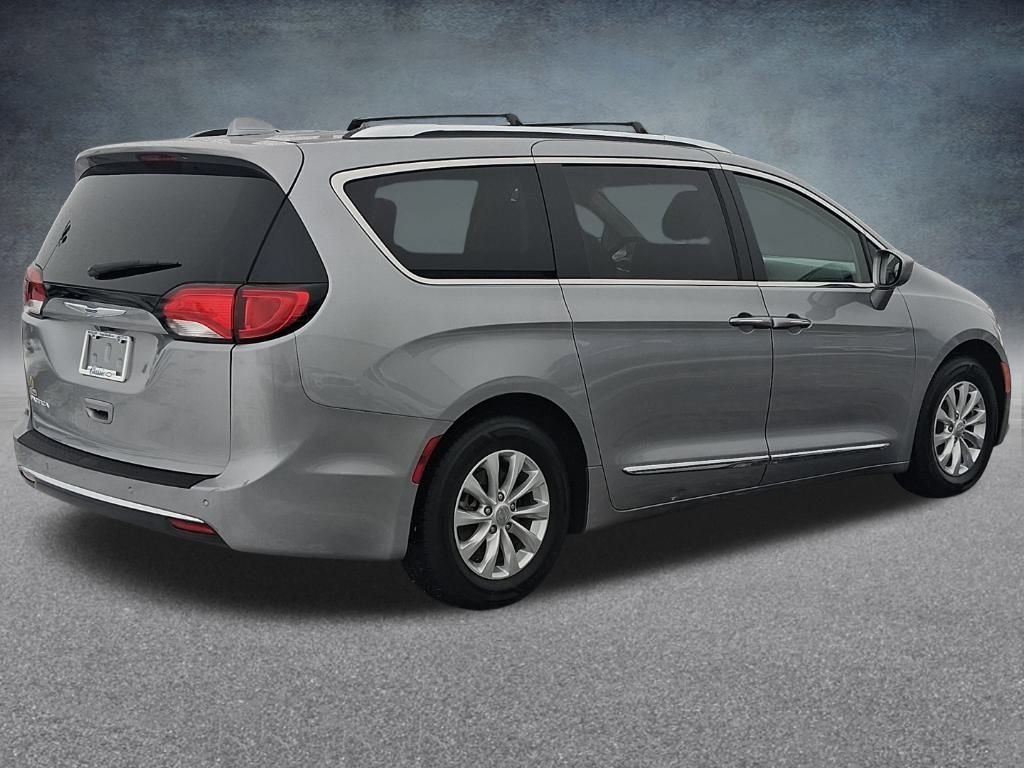 Used 2019 Chrysler Pacifica Touring-L FWD image 7