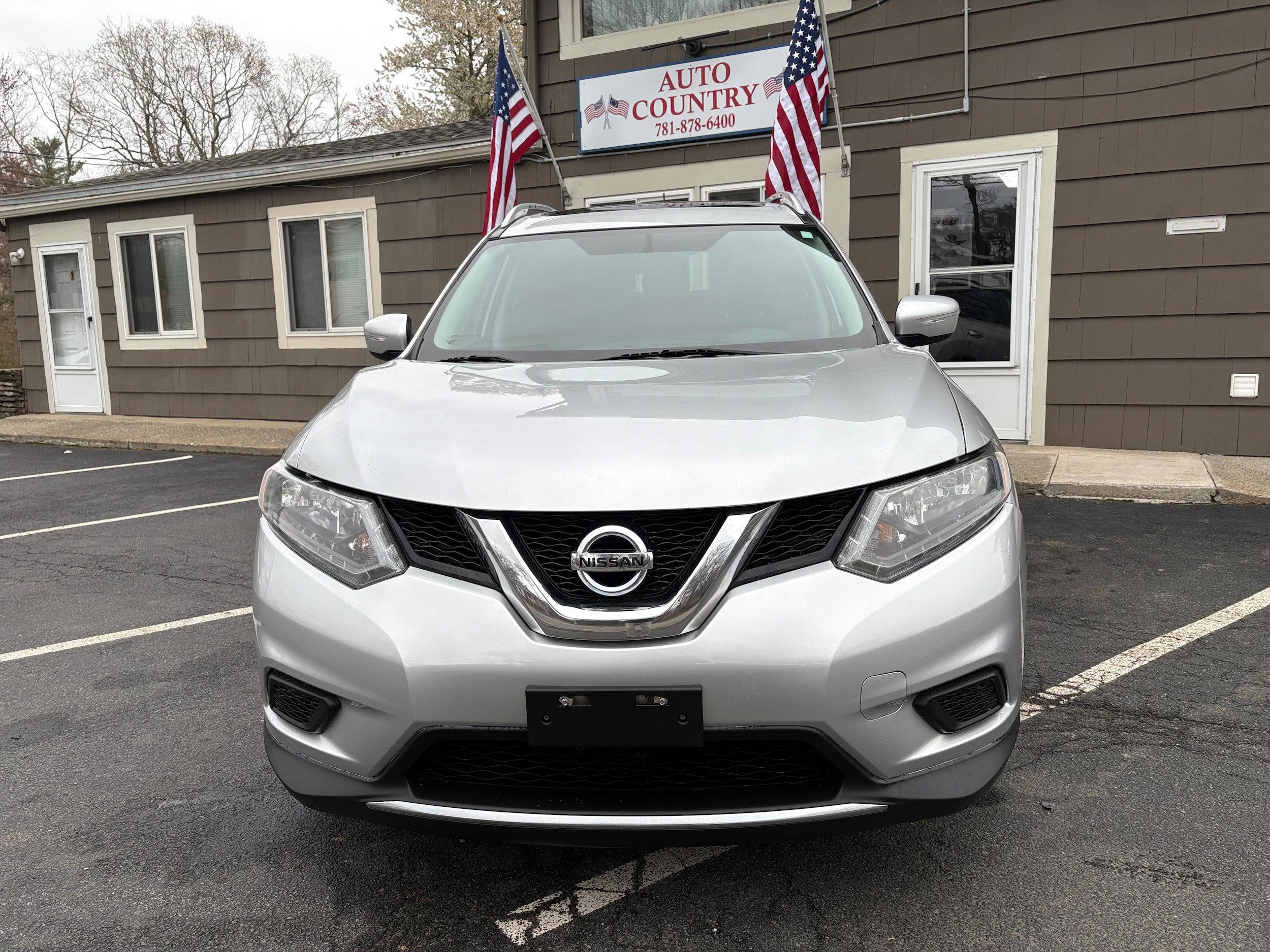 Used 2015 Nissan Rogue SV w/ SV Moonroof Package AWD/4WD image 2