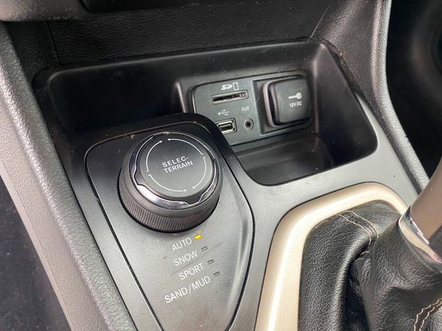 Used 2017 Jeep Cherokee Sport image 11