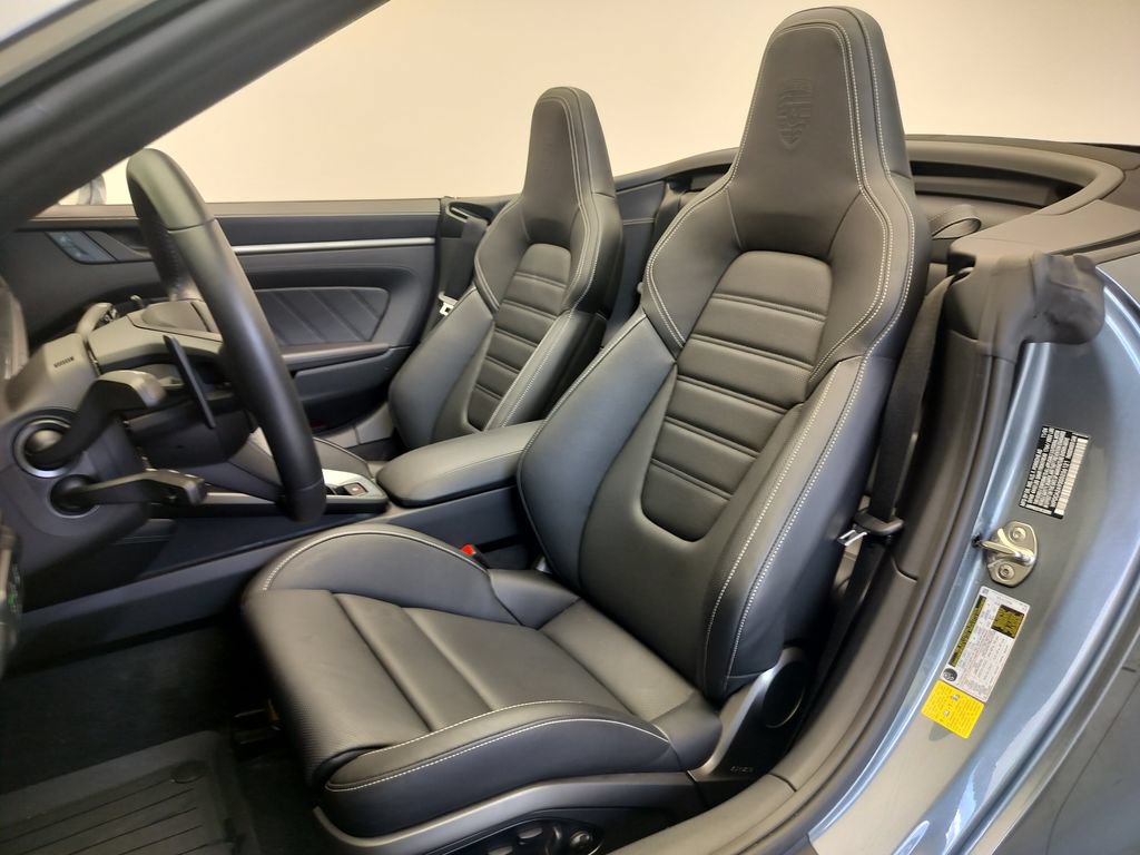 Certified 2025 Porsche 911 Carrera RWD image 5