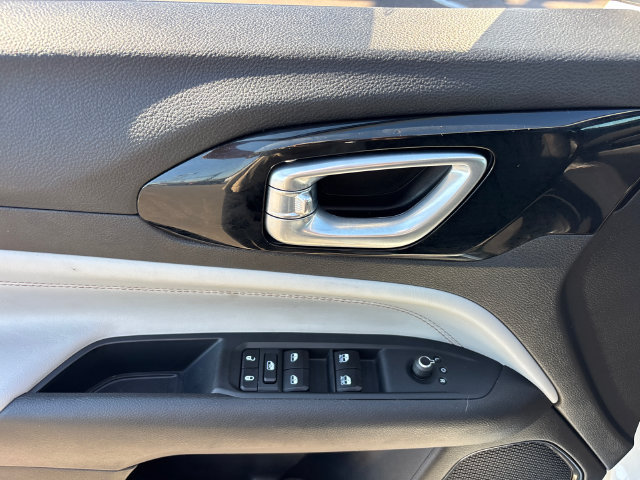 Used 2023 Jeep Compass Limited AWD/4WD image 16