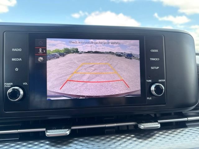 Used 2023 Kia Carnival LX FWD image 11