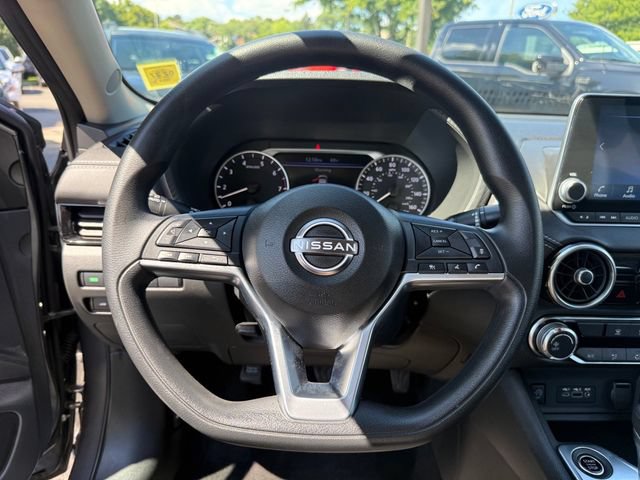 Used 2025 Nissan Sentra SV FWD image 13