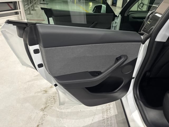 Used 2026 Tesla Model Y Long Range AWD/4WD image 18