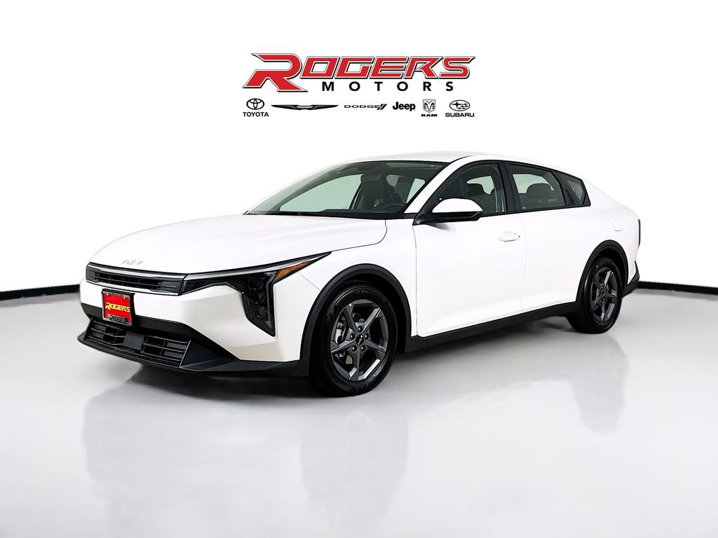 Used 2025 Kia K4 LXS image 3
