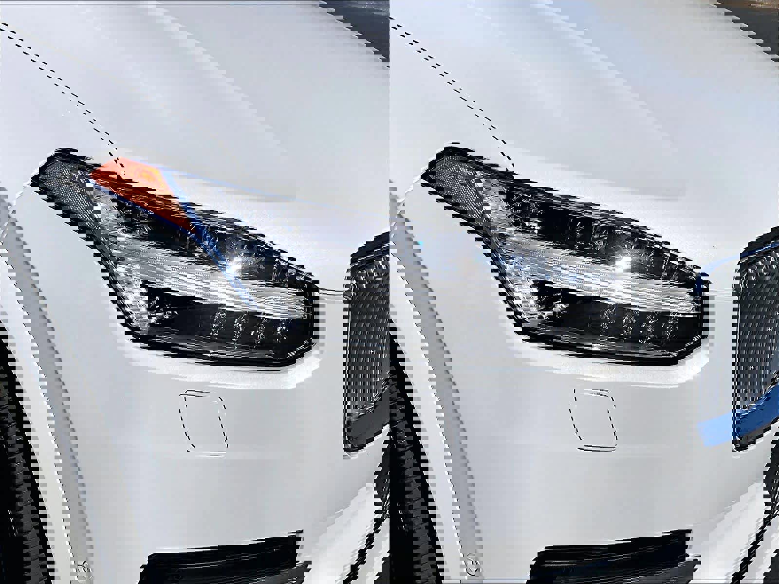 Used 2023 Volvo XC90 T8 Plus w/ Protection Package image 32