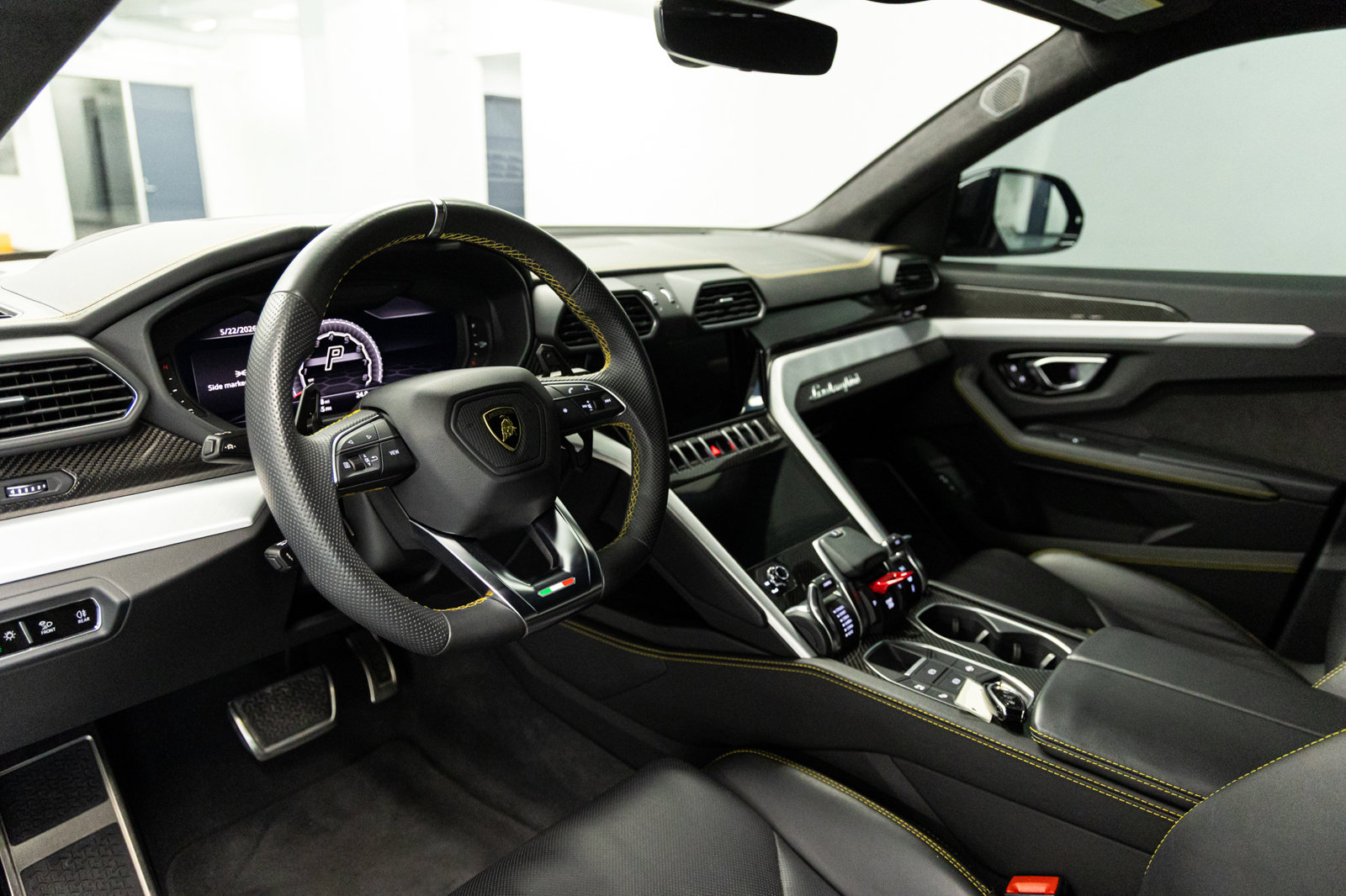 Used 2021 Lamborghini Urus AWD/4WD image 20