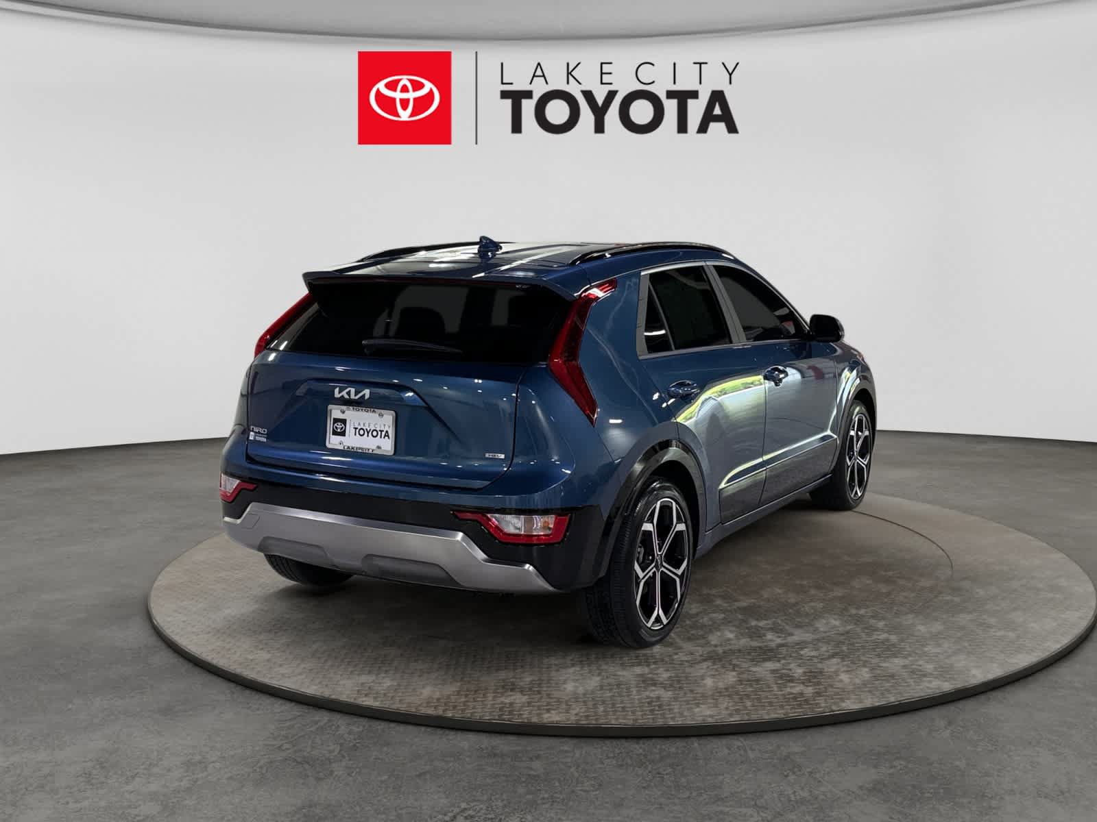 Used 2025 Kia Niro EX Touring FWD image 9
