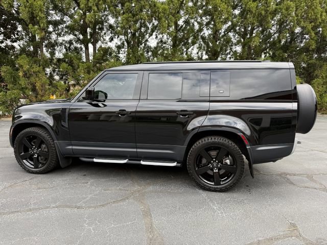 Used 2023 Land Rover Defender 130 SE image 4