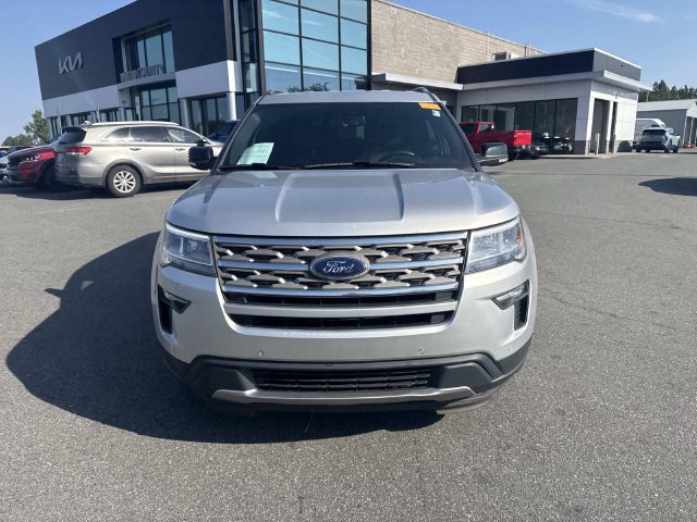 Used 2018 Ford Explorer XLT w/ Equipment Group 202A FWD image 2