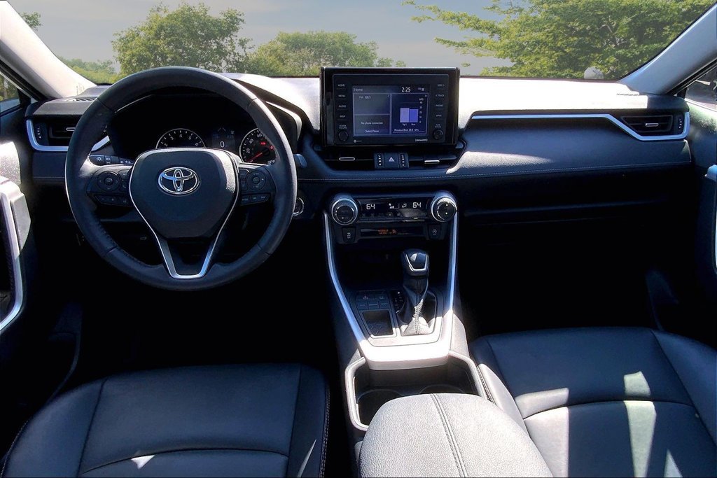 Used 2021 Toyota RAV4 XLE Premium FWD image 7