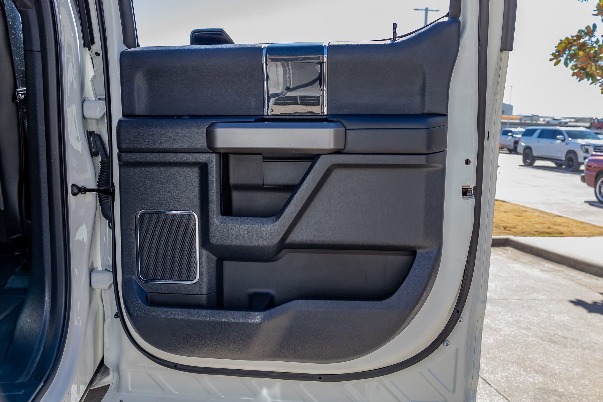 Used 2022 Ford F350 Platinum w/ FX4 Off-Road Package image 35