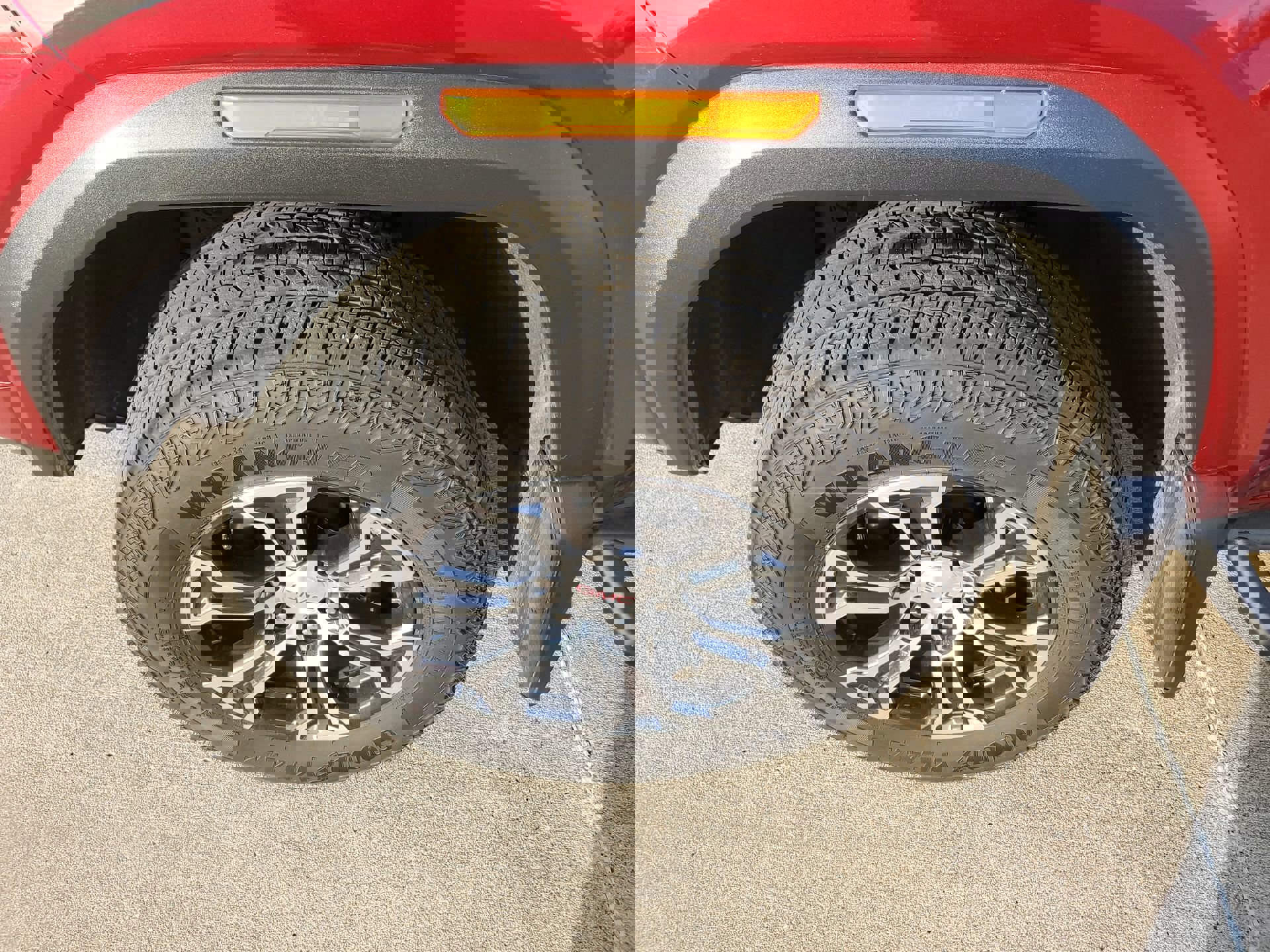 Used 2025 GMC Canyon AT4 w/ Technology Plus Package image 40