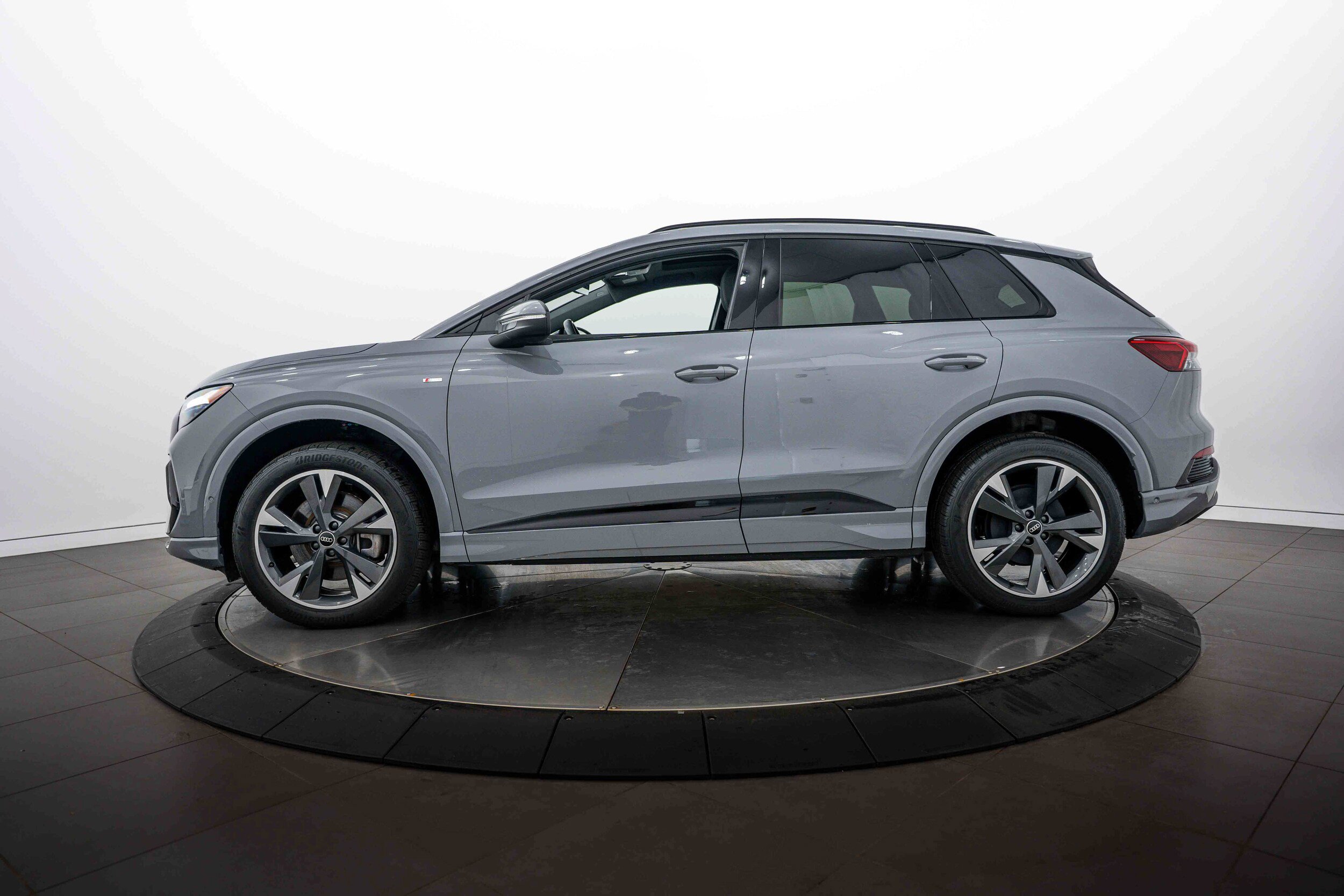 Certified 2023 Audi Q4 e-tron Premium Plus w/ Premium Plus AWD/4WD image 6