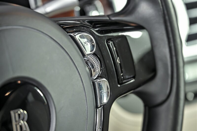 Used 2015 Rolls-Royce Wraith RWD image 24