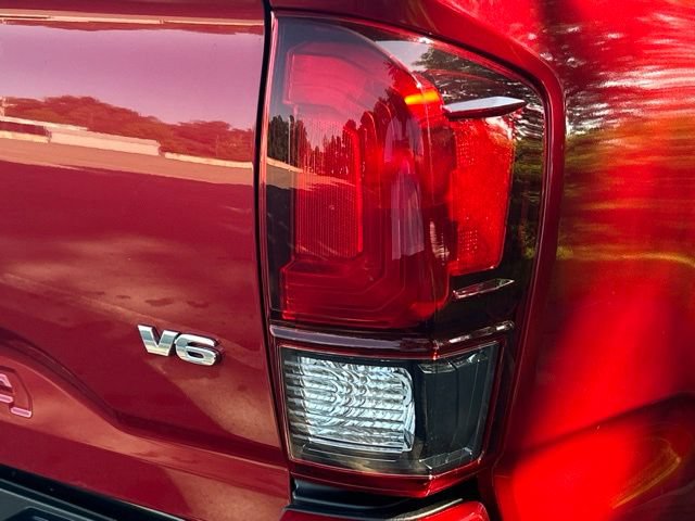 Certified 2022 Toyota Tacoma SR5 w/ Technology Package AWD/4WD image 10