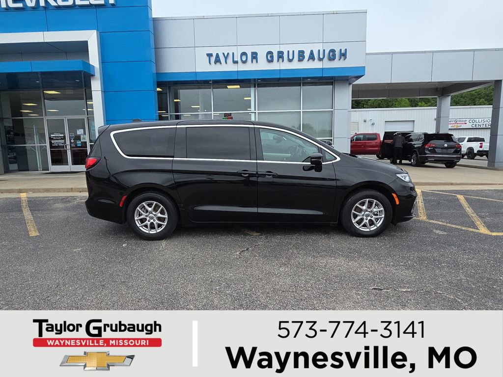 Used 2024 Chrysler Pacifica Touring-L