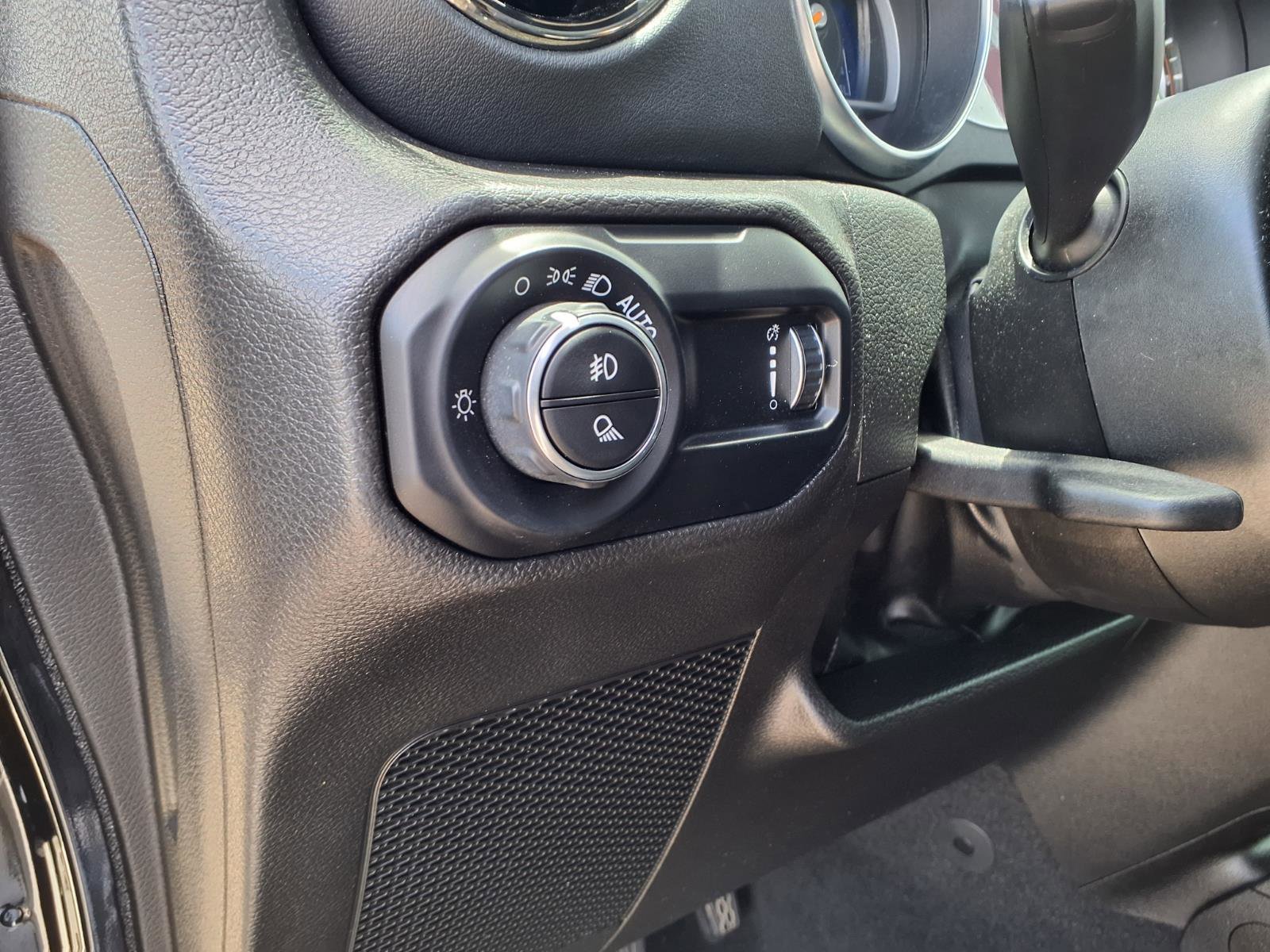 Used 2023 Jeep Gladiator Overland AWD/4WD image 15