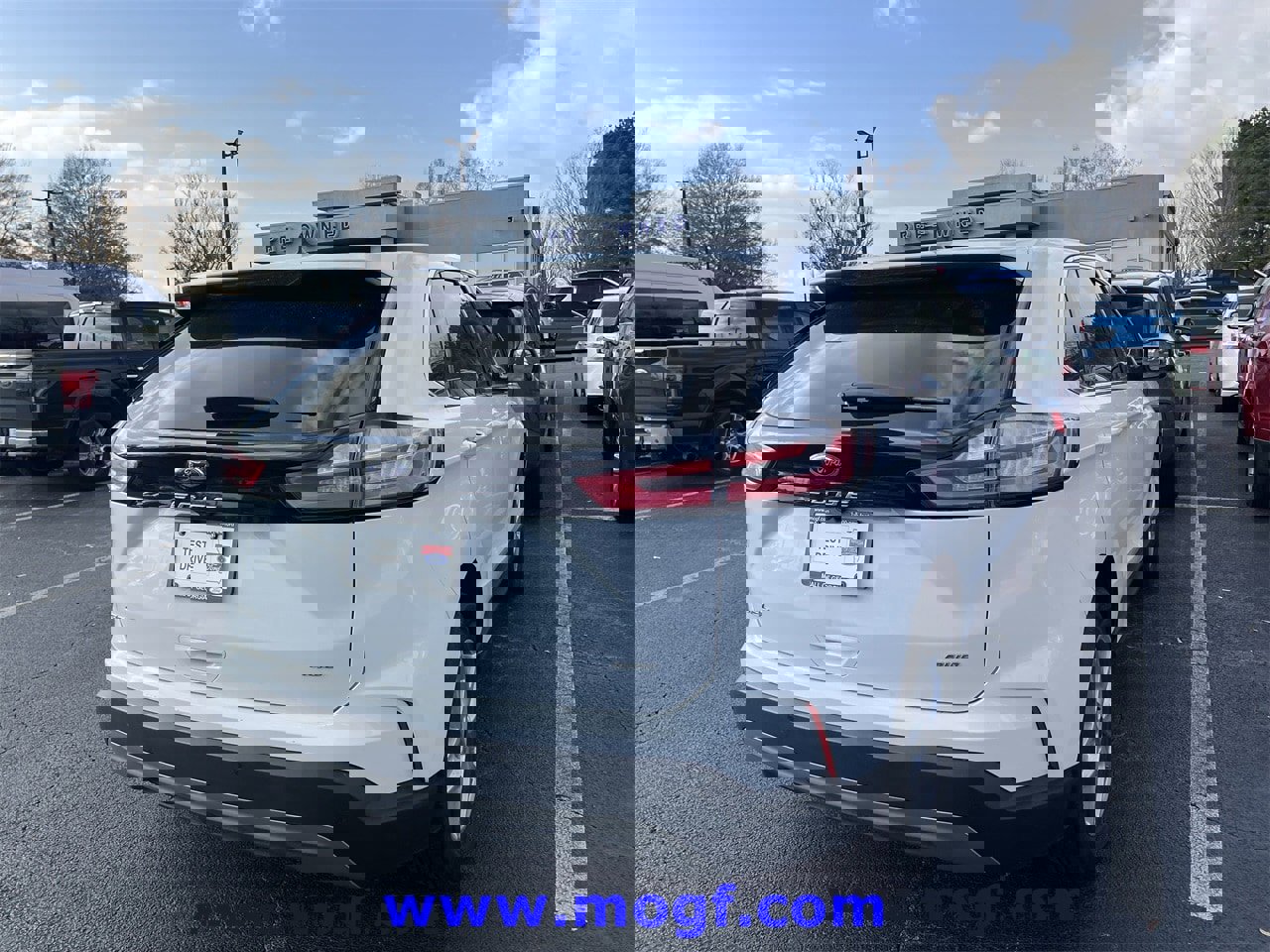 Used 2024 Ford Edge SEL image 3