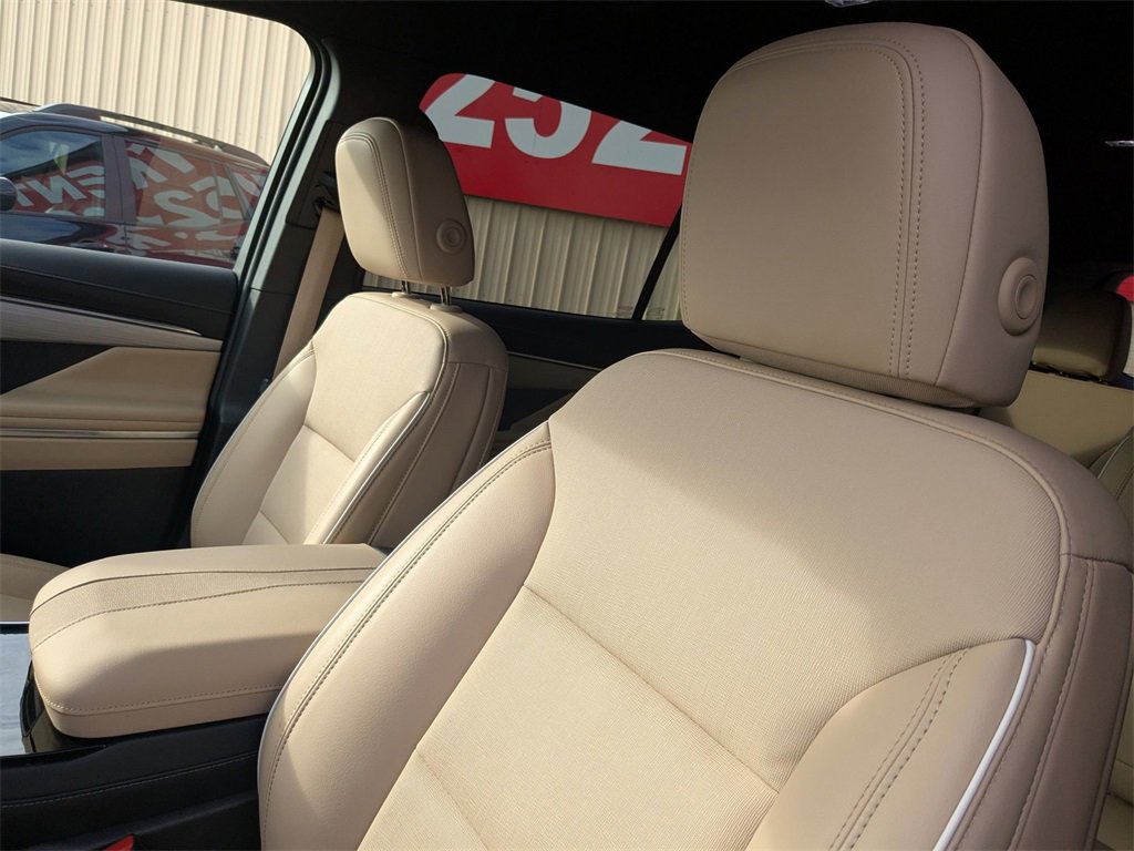 Certified 2025 Buick Enclave Preferred w/ Power Package image 13