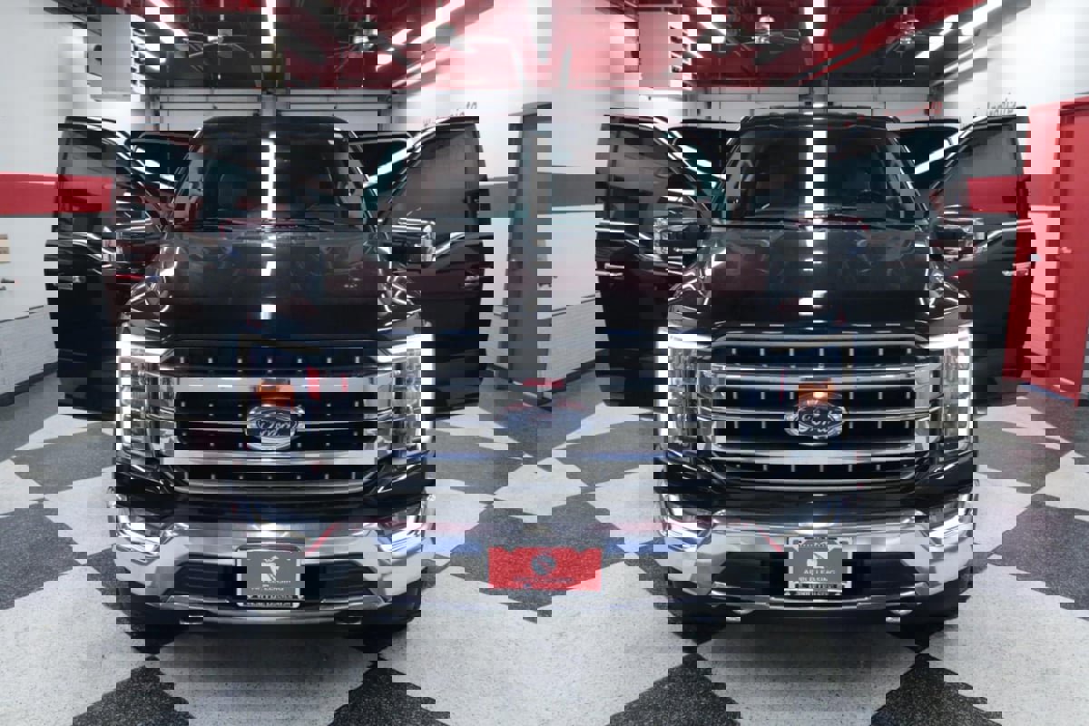 Used 2023 Ford F150 Lariat w/ Trailer Tow Package image 27