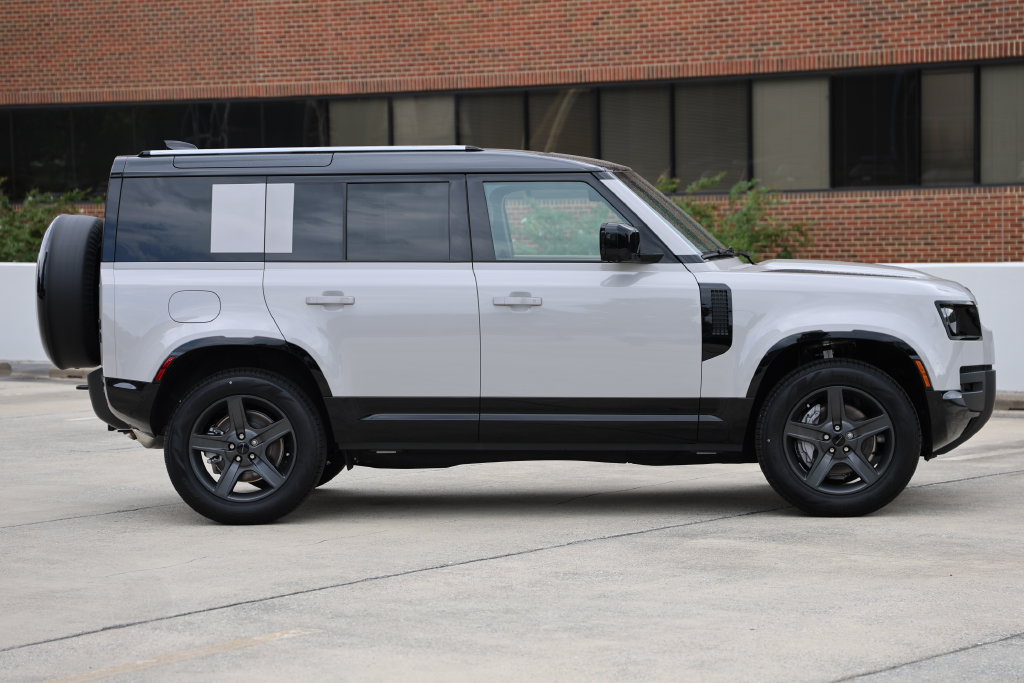 New 2026 Land Rover Defender 110 X-Dynamic SE AWD/4WD image 4
