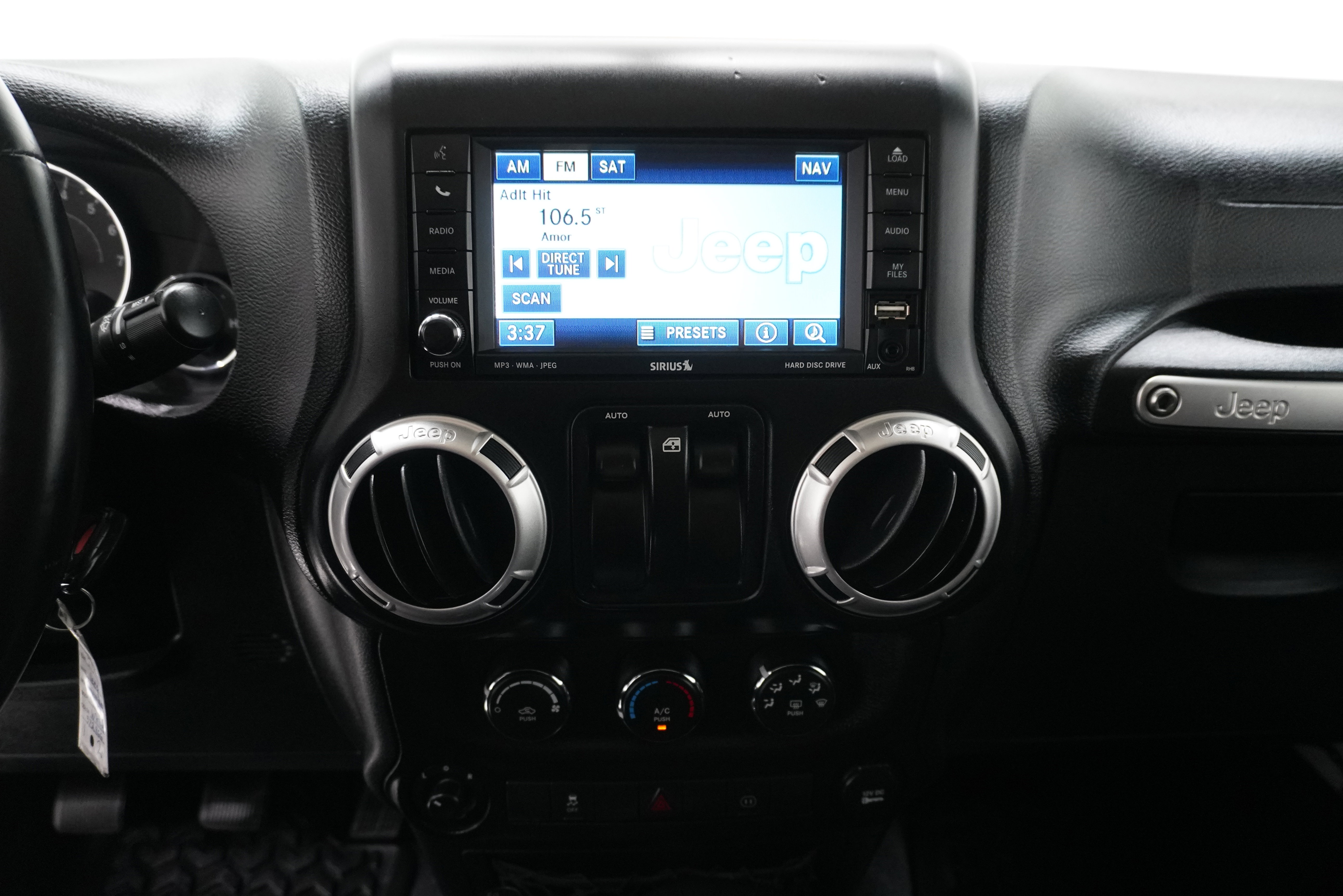 Used 2011 Jeep Wrangler Sahara w/ Connectivity Group image 17