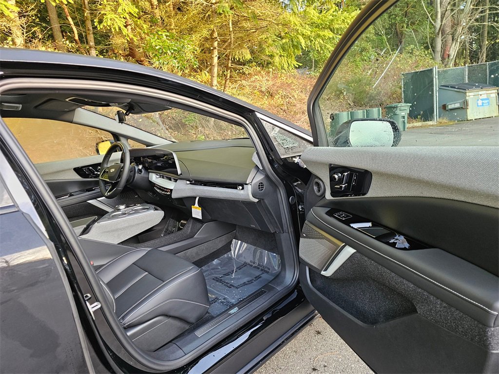 New 2026 Cadillac Optiq Luxury 1 image 10