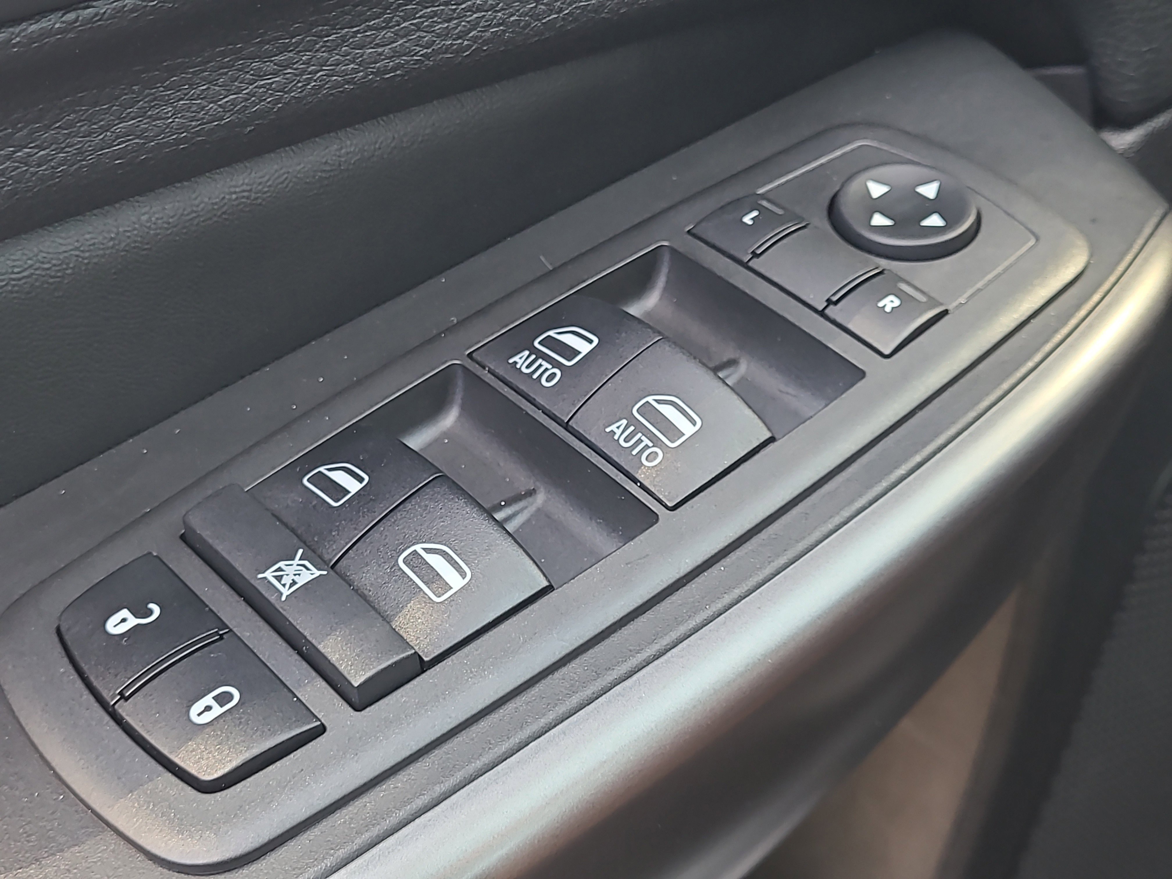 Used 2020 Jeep Cherokee Limited AWD/4WD image 18
