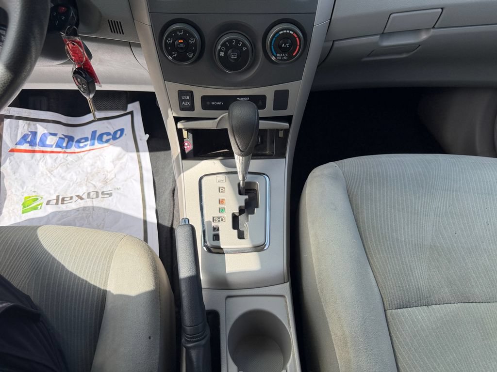Used 2013 Toyota Corolla LE FWD image 15