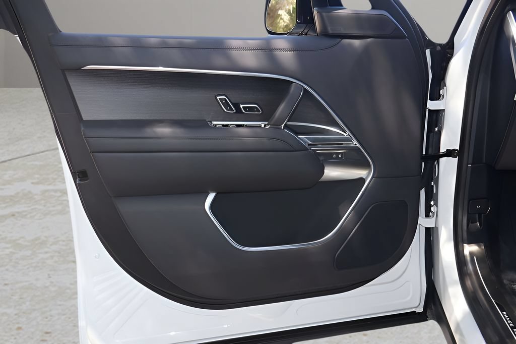 New 2026 Land Rover Range Rover SE AWD/4WD image 9