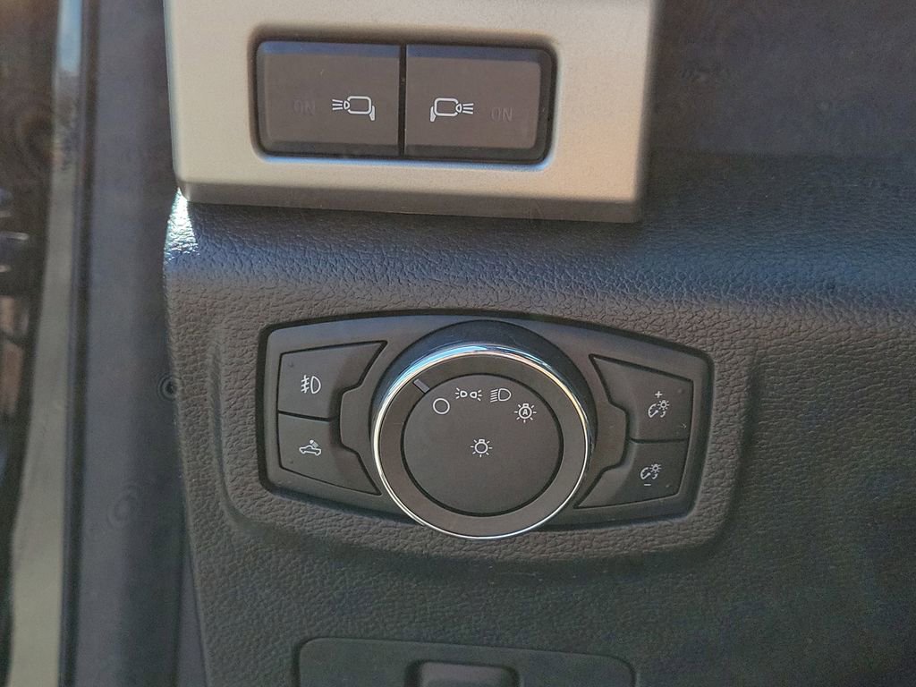 Used 2018 Ford F250 Lariat w/ Chrome Package image 32