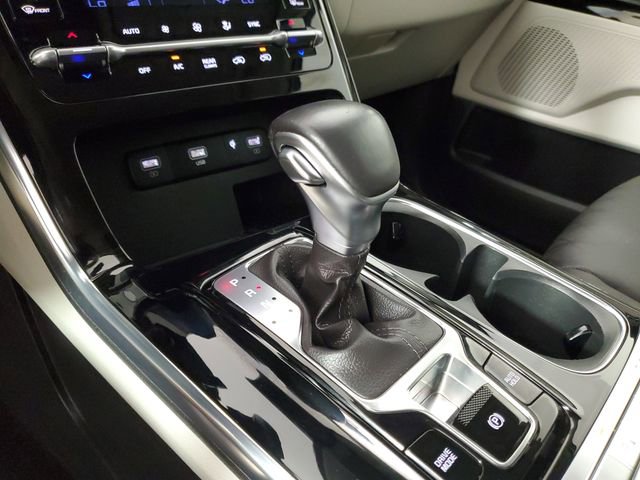 Used 2024 Kia Carnival EX image 31