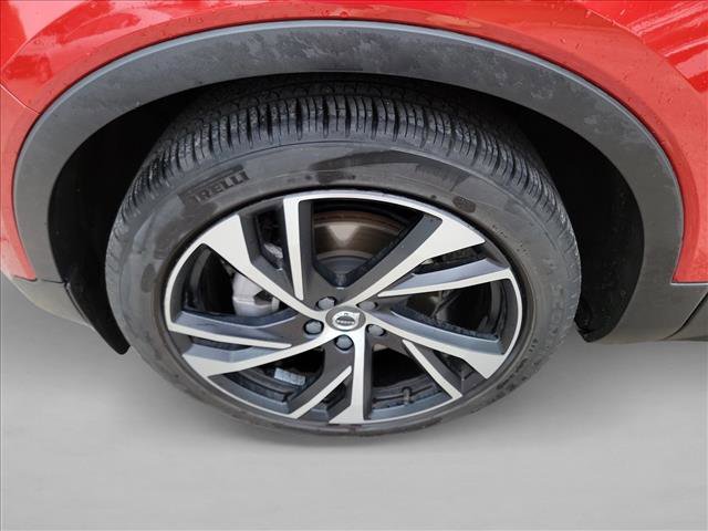 Used 2022 Volvo XC40 T5 R-Design AWD/4WD image 9