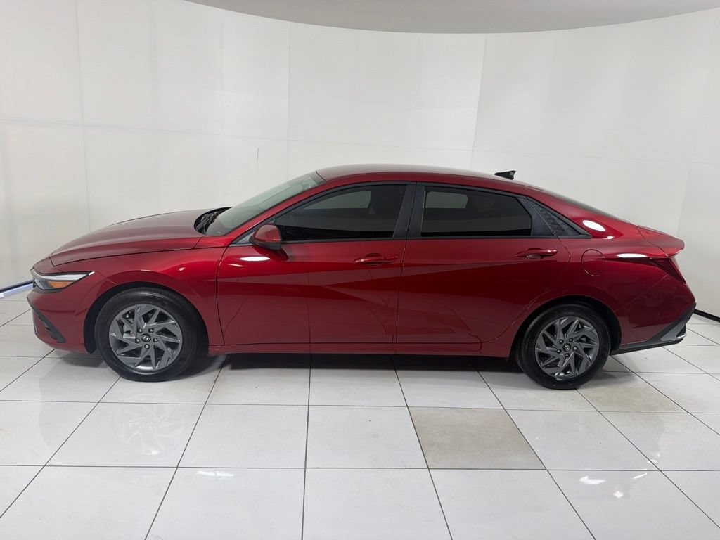 New 2025 Hyundai Elantra Hybrid FWD image 8
