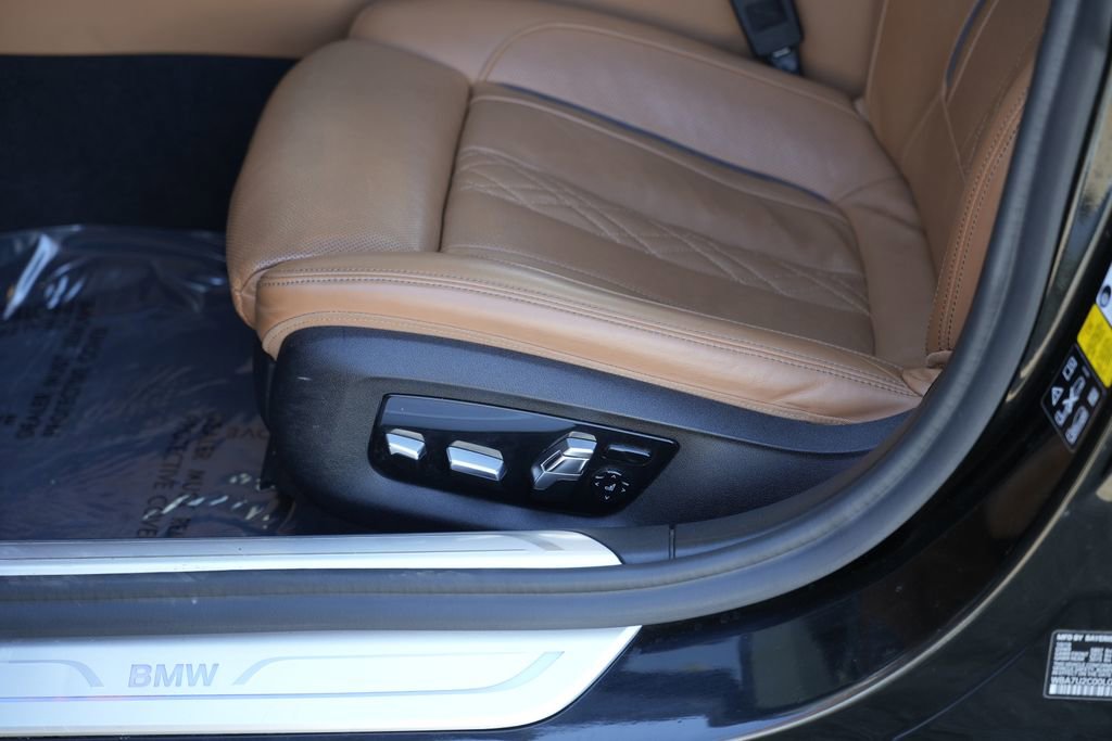 Used 2020 BMW 750i xDrive w/ Cold Weather Package image 21