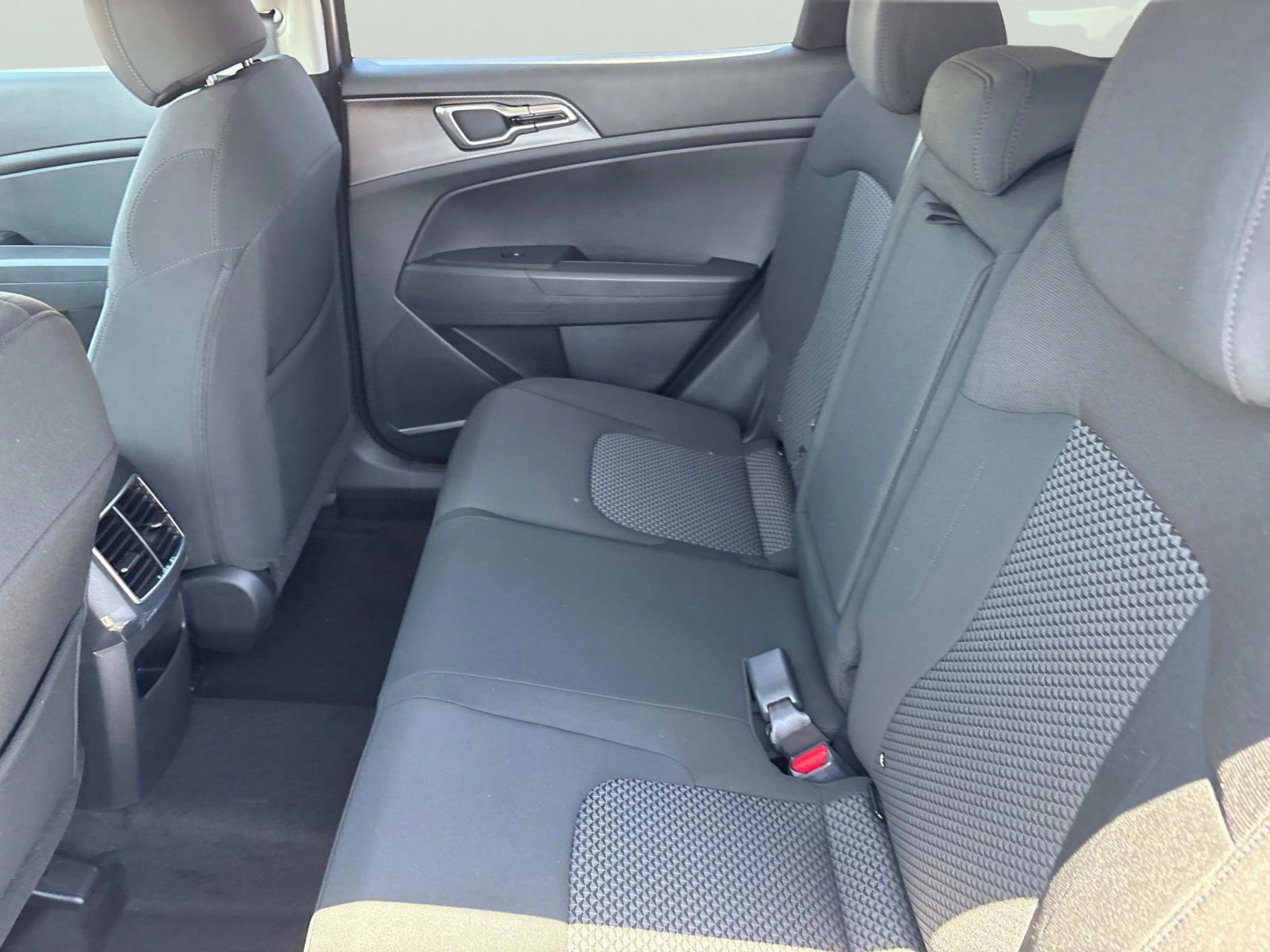 New 2025 Kia Sportage LX image 17