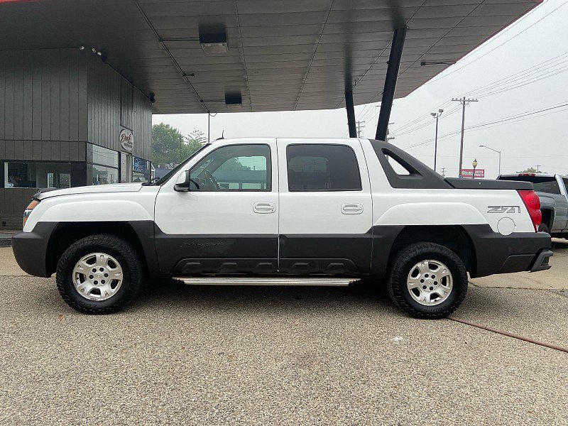 Used 2003 Chevrolet Avalanche 4x4 w/ Suspension Package, Off-Road image 2