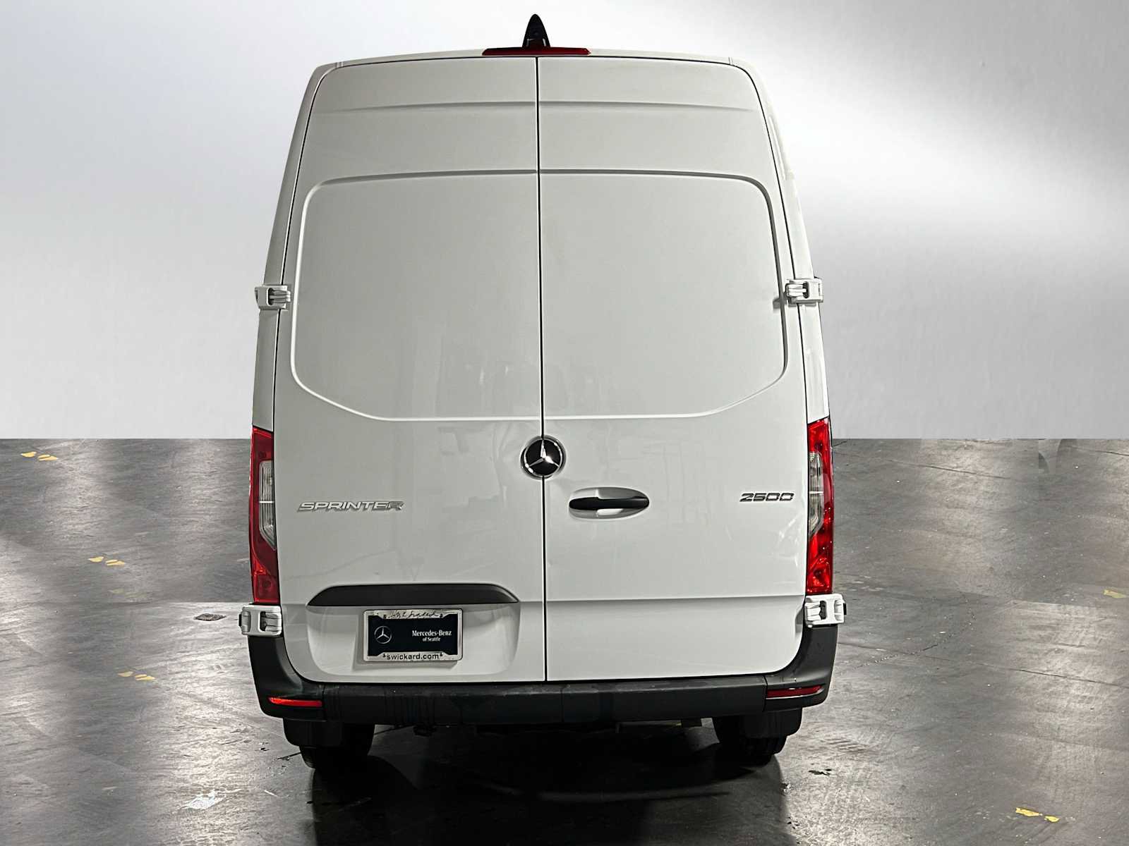 Used 2025 Mercedes-Benz Sprinter 2500 image 4